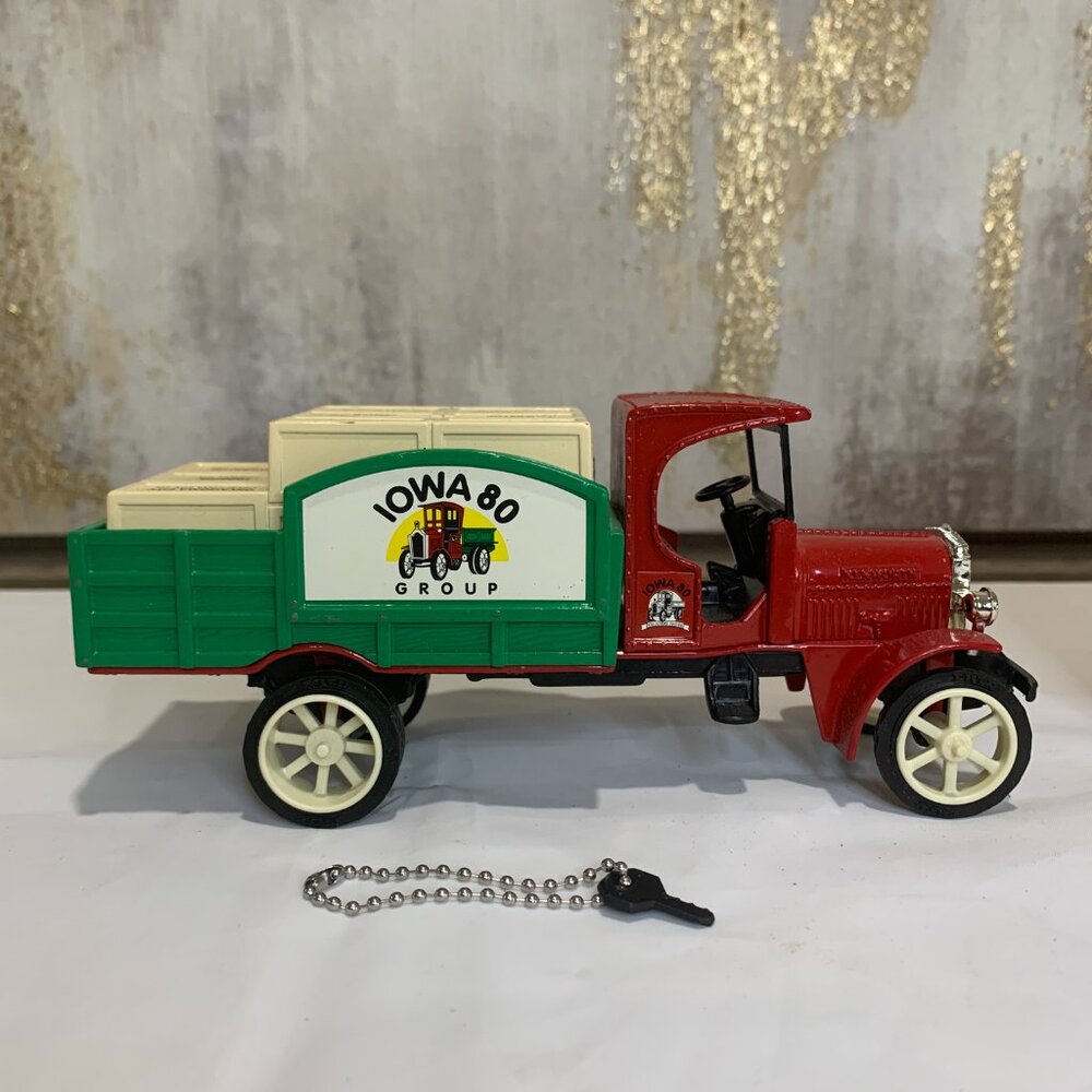 Die-Cast Metal Vehicle Ertl Collectibles Iowa 80 Group Truck Bank ⭐️